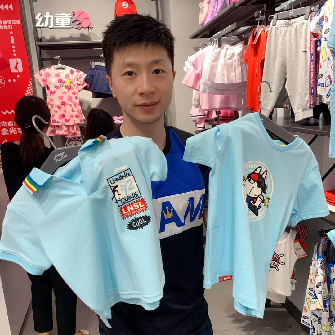 ITTF Worldさんのインスタグラム写真 - (ITTF WorldInstagram)「🛒🛒 Just the 🐲 doing some shopping for his baby‼️#FamilyTime #MaLong」5月18日 11時02分 - wtt