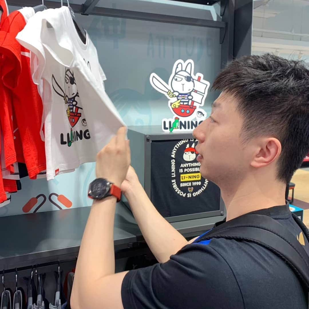 ITTF Worldさんのインスタグラム写真 - (ITTF WorldInstagram)「🛒🛒 Just the 🐲 doing some shopping for his baby‼️#FamilyTime #MaLong」5月18日 11時02分 - wtt