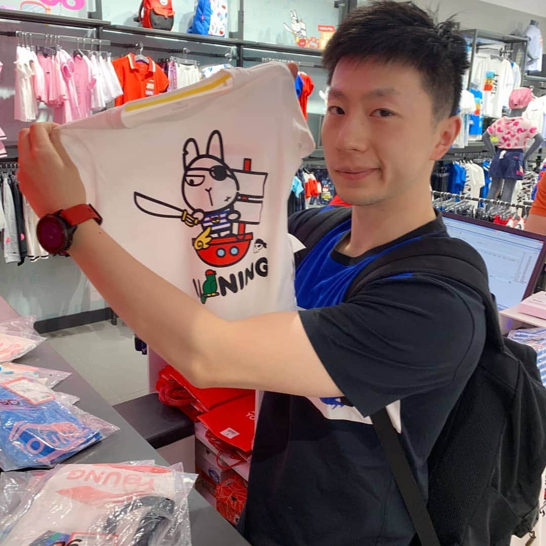 ITTF Worldさんのインスタグラム写真 - (ITTF WorldInstagram)「🛒🛒 Just the 🐲 doing some shopping for his baby‼️#FamilyTime #MaLong」5月18日 11時02分 - wtt