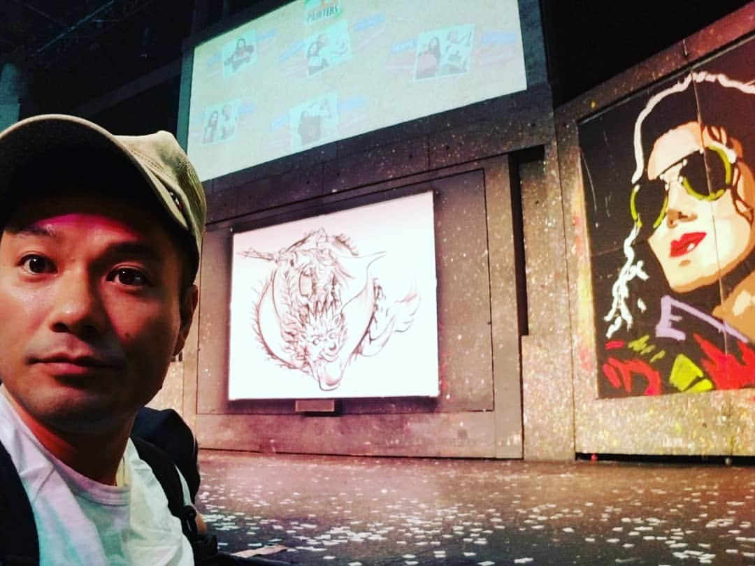 横山裕之さんのインスタグラム写真 - (横山裕之Instagram)「ペインターズHERO観てきました。  ワクワクさせられました。  韓国のエンタメはさすがでした。  #ペインターズ #HERO #韓国 #絵 #ダンス #エンタメ #劇場 #最先端 #キャプテンザコさん  #かがくと森田くん  #ボートレーサー重野選手  #天狗横山 #撮影者 #オオカミ少年片岡さん」5月18日 11時11分 - tengu_yokoyama