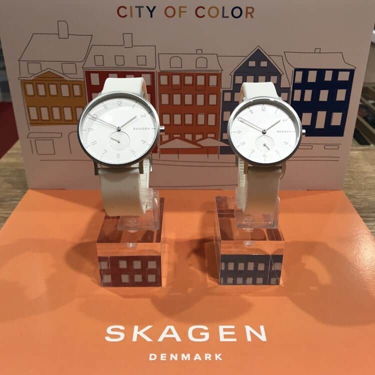 TiCTACさんのインスタグラム写真 - (TiCTACInstagram)「「SKAGEN」各¥14,000+tax  洗練された北欧スタイルが人気のスカーゲン。手元を涼しげに彩るホワイトカラー、ペアウォッチにもおすすめです。 ・ 二人の記念日にお揃いの腕時計を。一緒の時も離れている時も、いつも身に着ける腕時計が二人の時間を繋ぎます。 #skagen #スカーゲン #skagenwatch  #skagendenmark  #北欧デザイン #北欧スタイル #tictac #watch #チックタック時計店 #時計 #腕時計 #pairwatch  #ペアウォッチ #お揃いの時計 #おそろいの時計 #腕時計の贈り物  #誕生日プレゼント時計  #記念日プレゼント時計 #シンプルスタイル  #シンプルデザイン #クリスマスプレゼント時計 #クリスマスプレゼント #誕生日プレゼント #記念日プレゼント #おそろコーデ  #おそろ  #おそろいコーデ #北欧時計」5月18日 11時20分 - tictac_press