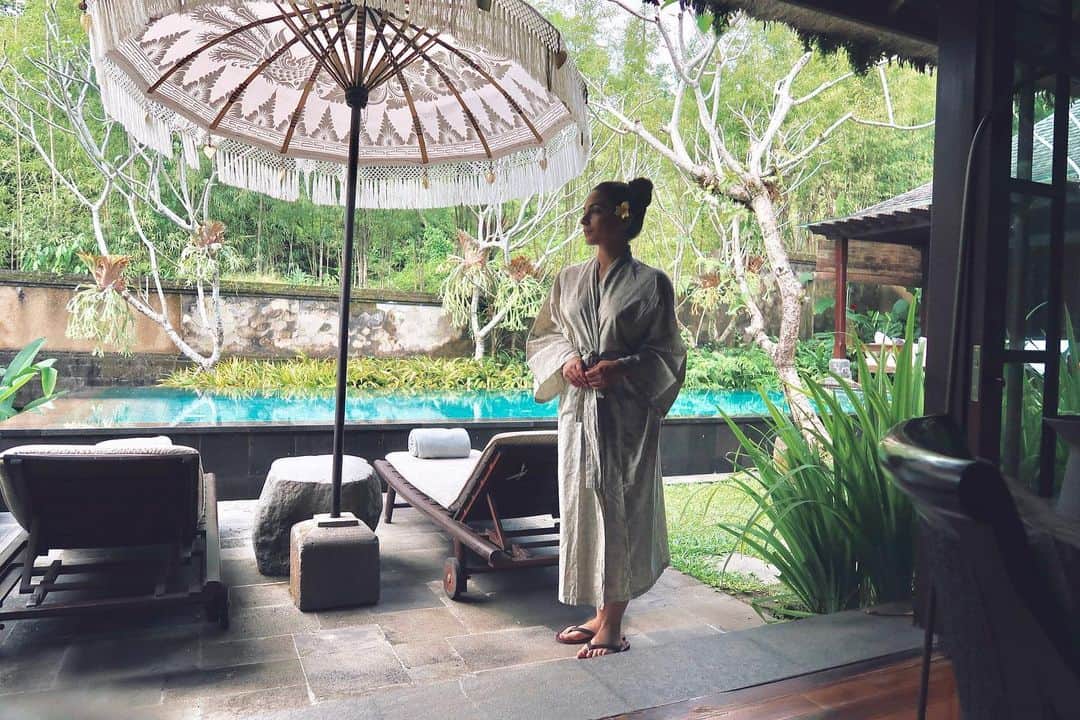 Ana Brenda Contrerasのインスタグラム：「Wherever you go, becomes a part of you somehow 🌾 #Bali Gracias @mandapareserve and your warm hearted staff for making me feel at home , I will never forget.  Gracias @suigeneris.travel los mejores!  Ibu Ana 💋」