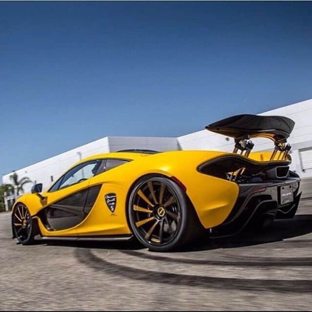 CarsWithoutLimitsさんのインスタグラム写真 - (CarsWithoutLimitsInstagram)「P1 spinning fresh 💫 Photo @__art.g_  #carswithoutlimits #mclaren #p1 #toronto」5月18日 11時23分 - carswithoutlimits