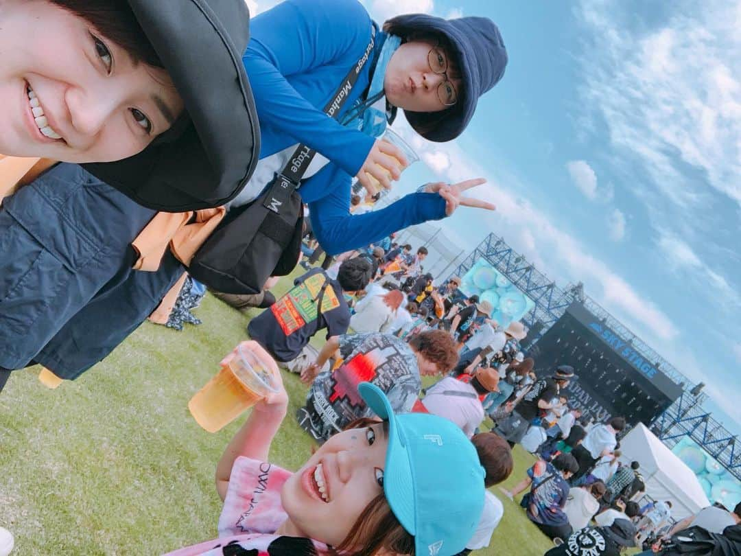 佐々木瞳さんのインスタグラム写真 - (佐々木瞳Instagram)「【GW日記🎼JAPAN JAM】 ・ 投稿が前後しちゃってますが、今年2019年初フェスはJAPAN JAM2019でした🤩 ・ Little Glee Monsterの歌唱力に鳥肌が立ち、カバー曲Jupiterに感動して泣き ももクロのココ☆ナツで踊り狂い ORANGE RANGEのイケナイ太陽で吠えました🤣 最後は、 Aimerのしっとりした歌声に癒された今年初フェス🙋‍♀️ 沢山のエネルギーを頂きました😆💕 #japanjam #japanjam2019 #今年初フェス #春フェス #フェス #littlegleemonster #リトグリ #jupiter #ももクロ #ももいろクローバーz #ココナツ #orangerange #イケナイ太陽 #aimer #最高です #music #音楽 #エネルギーチャージ #GW #ゴールデンウィーク」5月18日 11時26分 - hitomihappygirl1026