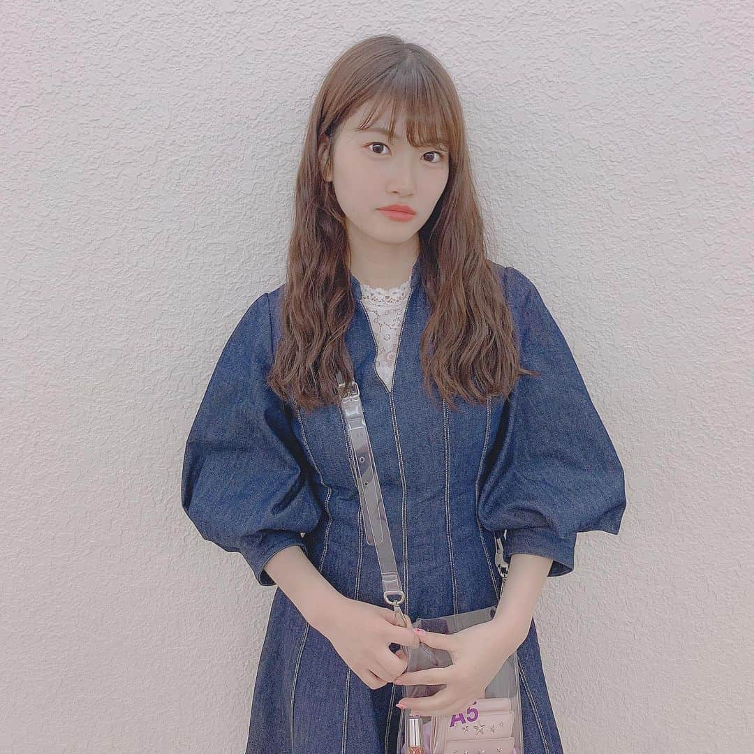 平田詩奈さんのインスタグラム写真 - (平田詩奈Instagram)「デニム素材のワンピース👗🎀﻿ ﻿ 袖のボリュームと﻿ フィットするシルエットが﻿ かわいい⸜❤︎⸝‍﻿ ﻿ ﻿ #lilybrown  #しいなのワードローブ」5月18日 11時35分 - shiina__0822