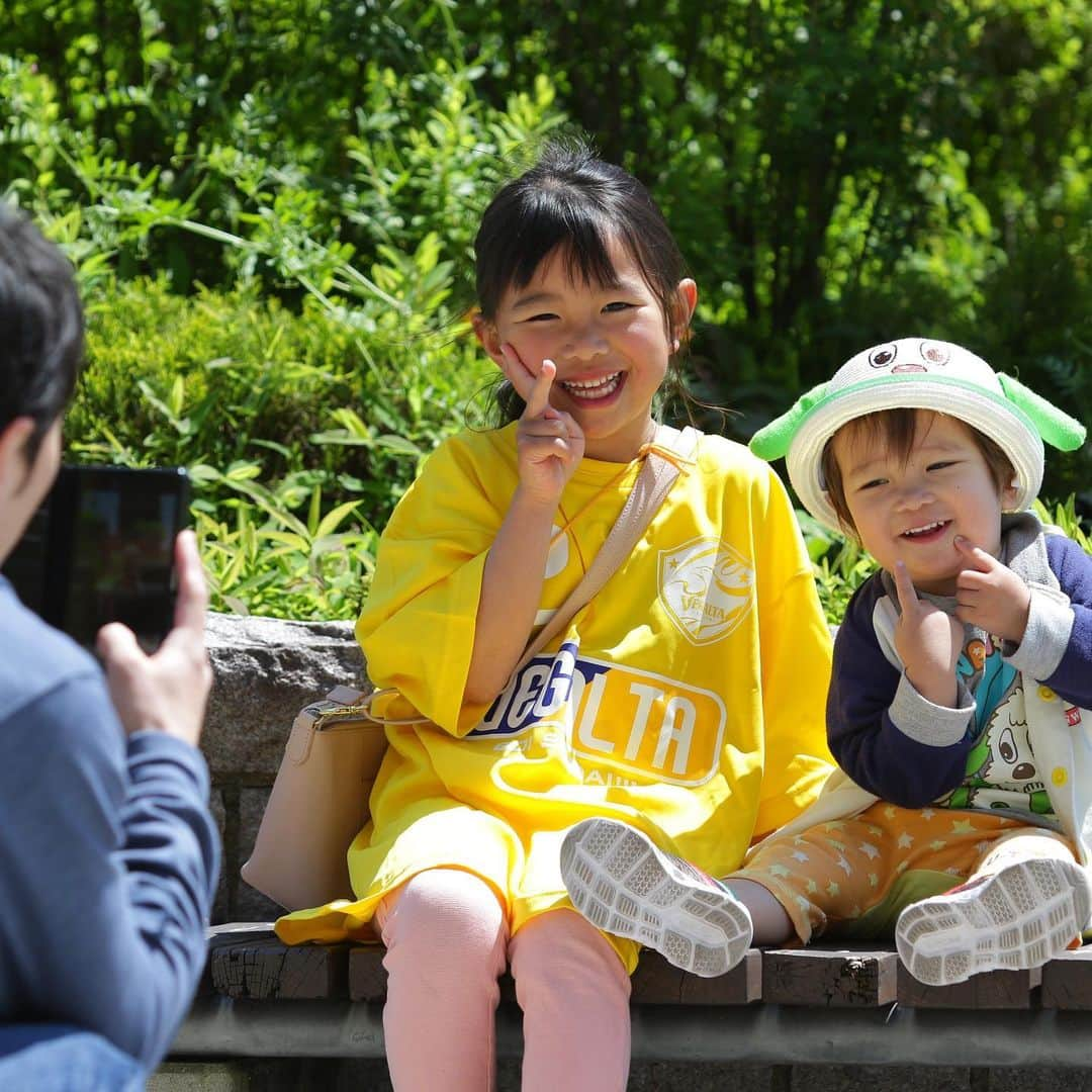 サッカーキングさんのインスタグラム写真 - (サッカーキングInstagram)「. ハイ、チーズ✌️ . 📷Photo by J.LEAGUE/Jリーグ . #こども #Kids #スマイル #smile #ハイチーズ #ベガルタ仙台 #Vegalta #コトシハJガハンパナイ #Jリーグ #JLeague #J1 #J撮り #football #サッカーキング #⚽️ #サッカー」5月18日 11時40分 - soccerkingjp