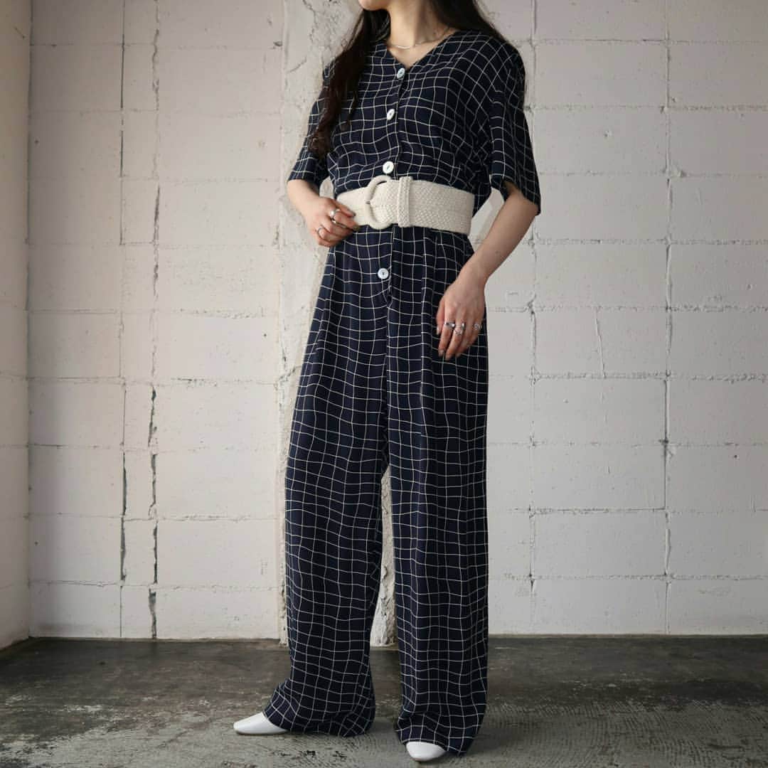 吉祥寺 古着屋 Orfeoのインスタグラム：「Windowpane All In One  #orfeo #kichijoji #tokyo #vintage #used #fashion #coordinate #outfits  掲載商品のお問い合わせはメールにて承っております。コメント、DMでのお問い合わせは受け付けておりませんのでご了承ください。」
