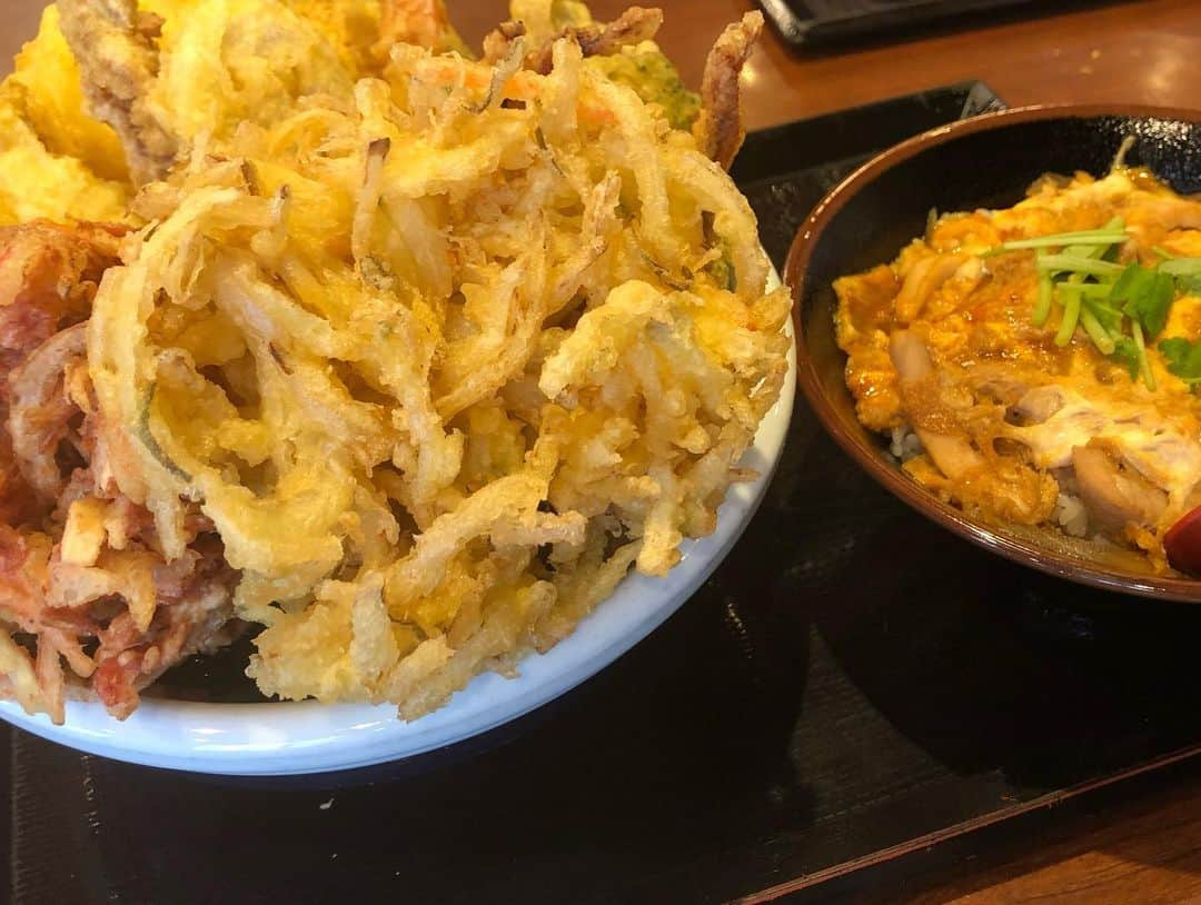 おごせ綾さんのインスタグラム写真 - (おごせ綾Instagram)「【丸亀製麺】【大食い】夢のトッピング&天ぷら全種類うどん！からの〆のうどんw https://youtu.be/DjcnfMKw8KQ  本日17時にこちらの動画がアップされますので、ぜひぜひよろしくお願いします(^^) #丸亀製麺#全部のせ #うどん#天ぷら＃海老天#エビ天#かき揚げ#かきあげ#親子丼#牛すき釜玉うどん 得#デカ盛り#大食い#food #yummy #yum #foodstagram #foodpic #foodie #foodporn #foodlovers #instafood #tasty #delicious #japanesefood #eat #おごせ綾#新潟#おしん」5月18日 11時51分 - ogose0123