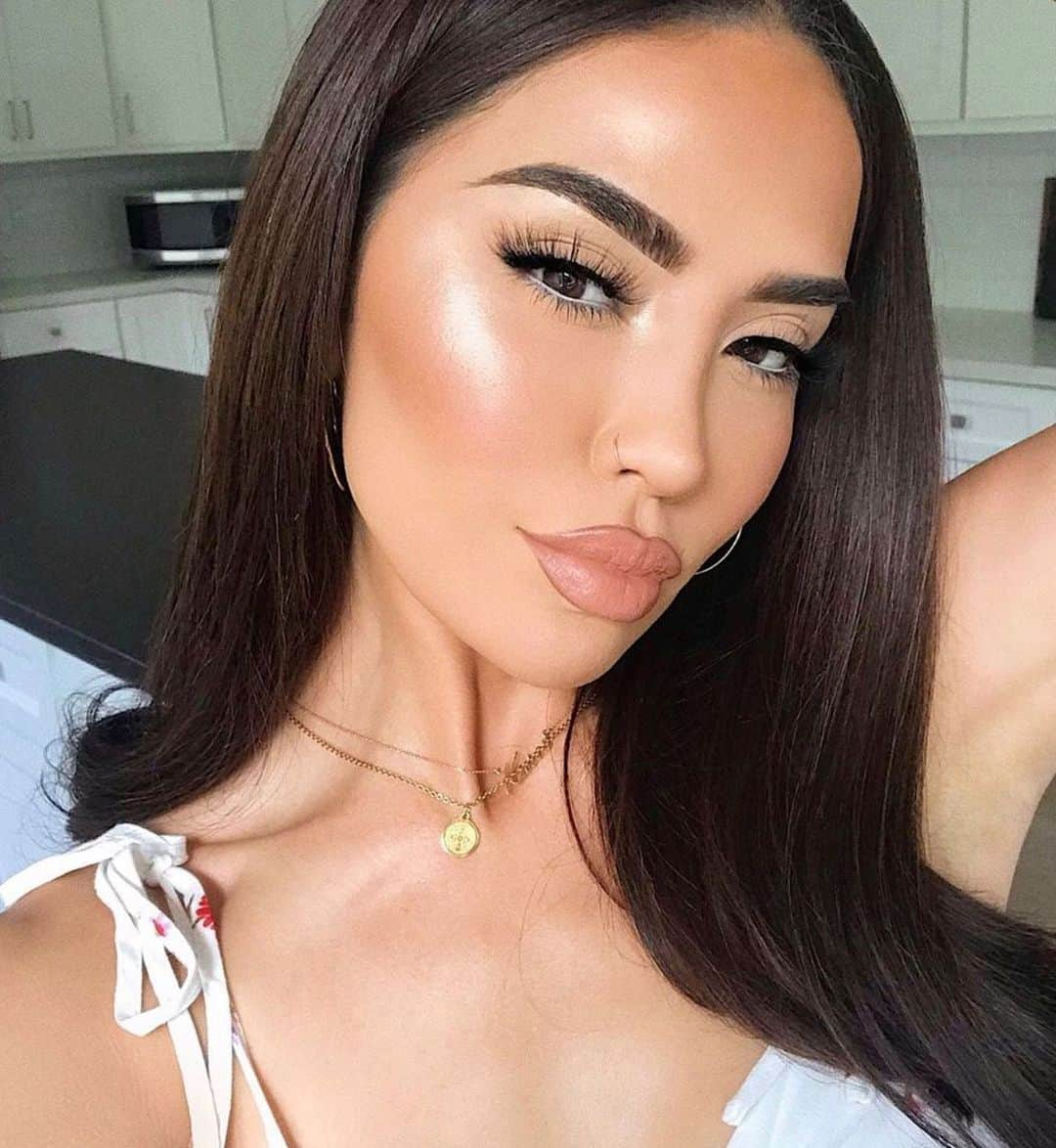 Kylie Cosmeticsさんのインスタグラム写真 - (Kylie CosmeticsInstagram)「@iluvsarahii using #Kybrow Pomade in Medium Brown 😍 back in stock now 💕 KylieCosmetics.com」5月18日 12時22分 - kyliecosmetics