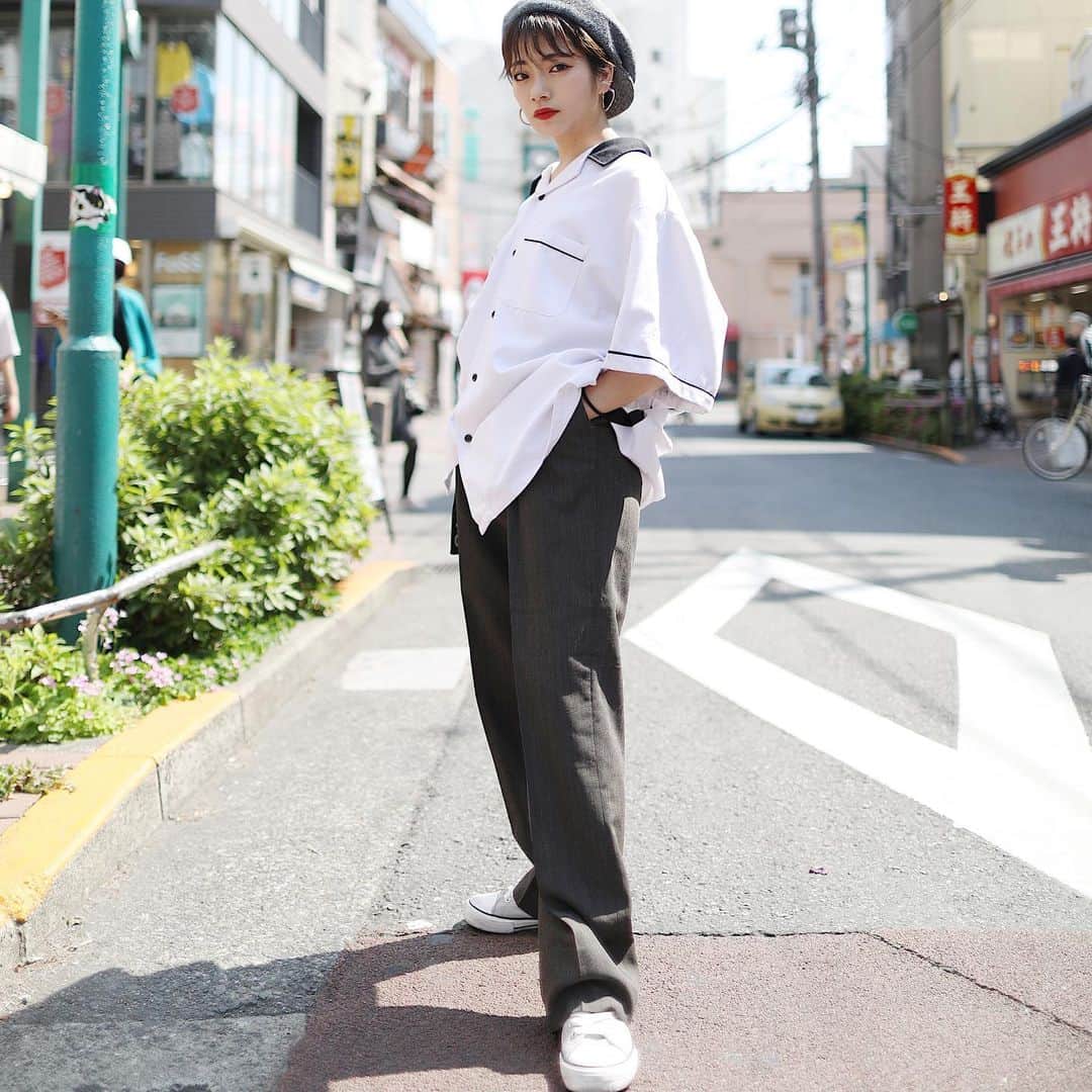 のインスタグラム：「とおるかめら @to__runrun  白のボーリングシャツかわいくない？🎳 ちなみに明日も下北沢南口出勤だから来てね！ #code #ootd #古着 #古着女子」