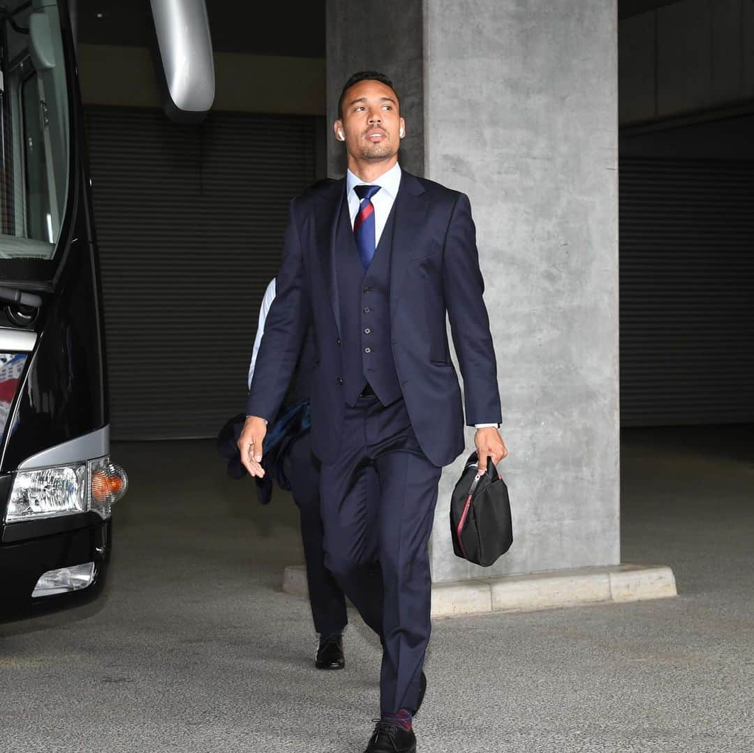 横浜F・マリノスさんのインスタグラム写真 - (横浜F・マリノスInstagram)「Team Bus Arrival 🚍👍 . #fmarinos #jleague #Jリーグ #スーツ #オーダースーツ #suits @globalstyle_jp」5月18日 12時41分 - yokohamaf.marinos