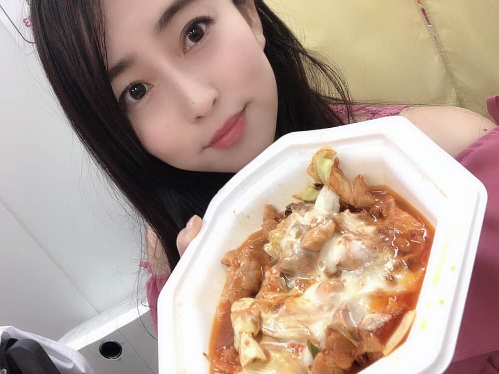 薄井しお里さんのインスタグラム写真 - (薄井しお里Instagram)「チーズダッカルビ♥️ ・ 辛いもの食べて、元気つけて、夏までに健康的な体づくり！ ・ #はなまる撮影会 #チーズダッカルビ #닭 #갈비 #닭갈비 #お昼ご飯 #辛いもの好き」5月18日 12時42分 - shiori.uuu