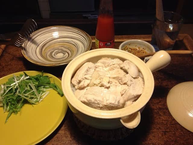 職人.comさんのインスタグラム写真 - (職人.comInstagram)「#お昼ご飯 に #チキンライス を作りました。美味しすぎます。#辣油 と #ポン酢 で作った #香味ソース や #タイ の #辛いソース 、#オイスターソース をかけて、味の変化を楽しみながら完食しました。#最高の贅沢 です。#松山陶工場 の #行平鍋 がとにかく大好きです。@shokunincom  #職人ドットコム #京都市 #手仕事 #暮らしの道具 #そうだ京都行こう #暮らしを楽しむ #京都旅行 #京都巡り #京都観光 #京都散策 #京都散歩 #モノづくり #ものづくり #工芸品 #民芸 #民藝 #民芸品 #手工芸 #日本製」5月18日 13時18分 - shokunincom