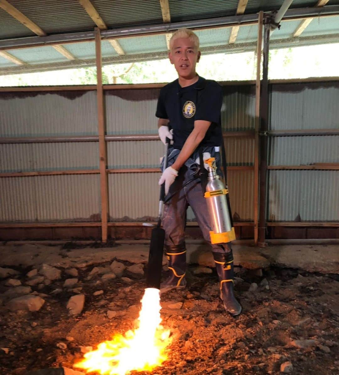 田村亮さんのインスタグラム写真 - (田村亮Instagram)「バーナー #殺菌中 #ゾンビやっつける武器に使えそう #ロンドンブーツ亮 #シズオカレンダー」5月18日 13時20分 - ryo_tamura7