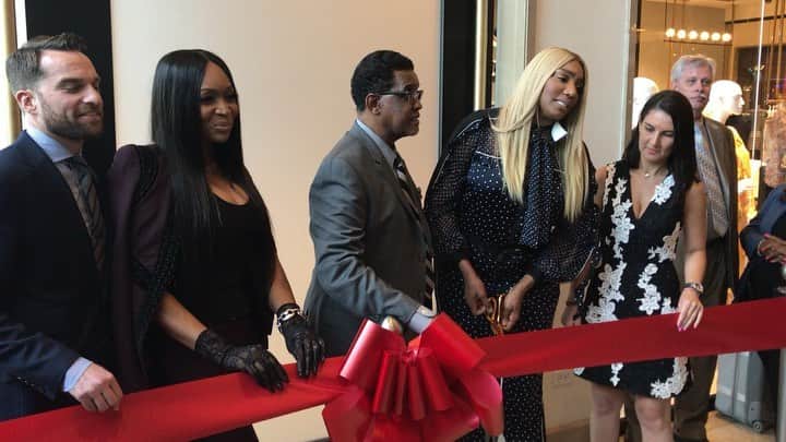 ネネ・リークスのインスタグラム：「As the FIRST black woman I’m happy to say, WE ARE OFFICIALLY OPEN GIRL inside @mgmnationalharbor Come thru TOMORROW for our first Sip, Shop Party with me and a few other familiar faces! 2pm to 7pm Swagg Boutique located across from Starbucks on the food court #Swaggdmv Thank you for all the love」