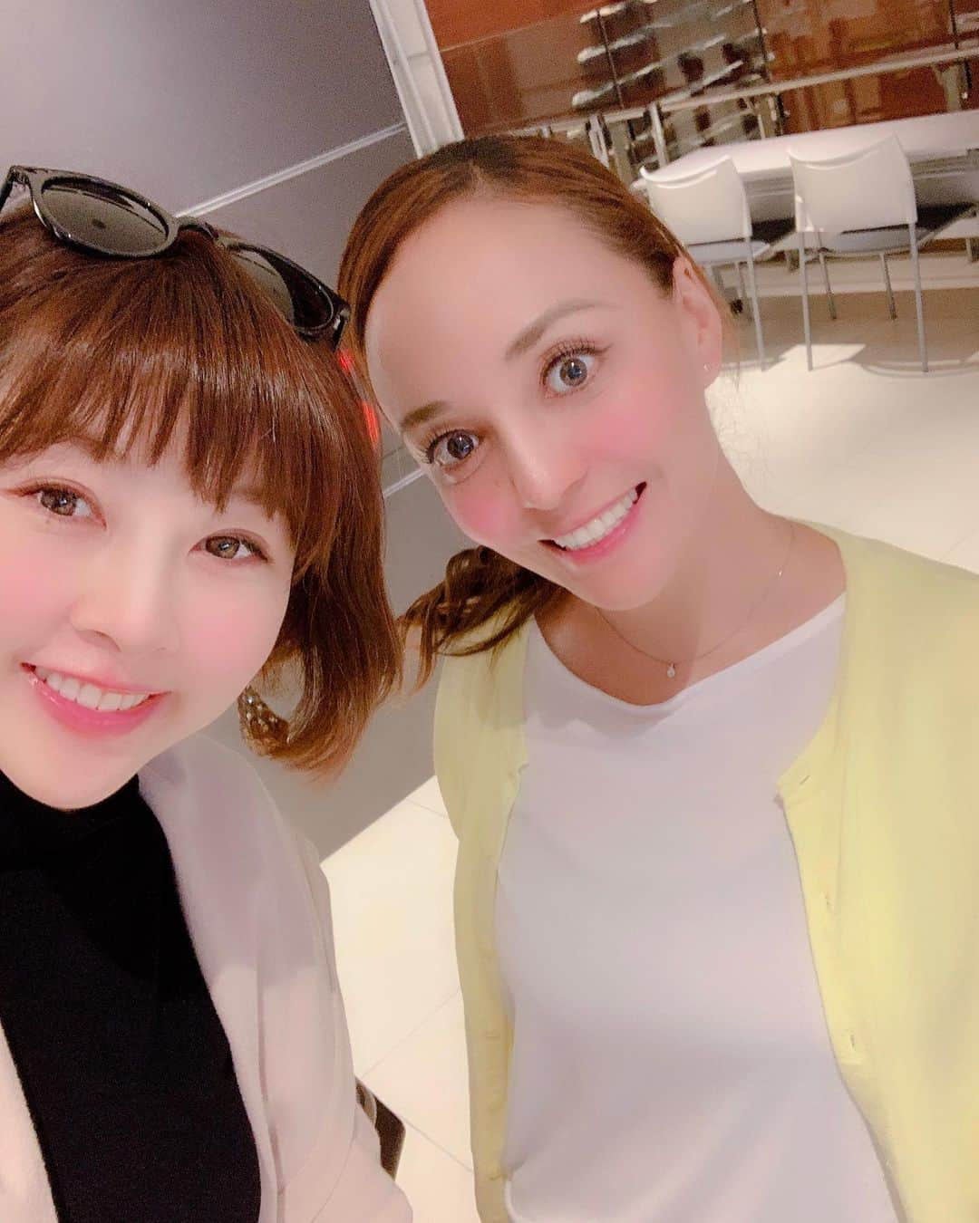 相沢礼子さんのインスタグラム写真 - (相沢礼子Instagram)「#健康ソムリエ #試験  先生は可愛すぎる #石原新菜 先生 @nina_ishihara_ 💕💕 Nina先生大好き💕  ゴールデンウィークも、ずーっとずーっと勉強してました^ ^💕 書いて覚えてたらがんばりすぎて手が腱鞘炎になりましたとさ笑  健康ソムリエの資格、とーっても面白いです😊✨ #相沢礼子  #instagood #photooftheday #fashion #beautiful #happy #cute #followme #fun #me #japan #love  #写真好きな人と繋がりたい  #お洒落さんと繋がりたい  #セントフォース #フリーアナウンサー #ミス日本 #ありがとう」5月18日 13時36分 - reikoaizawa828