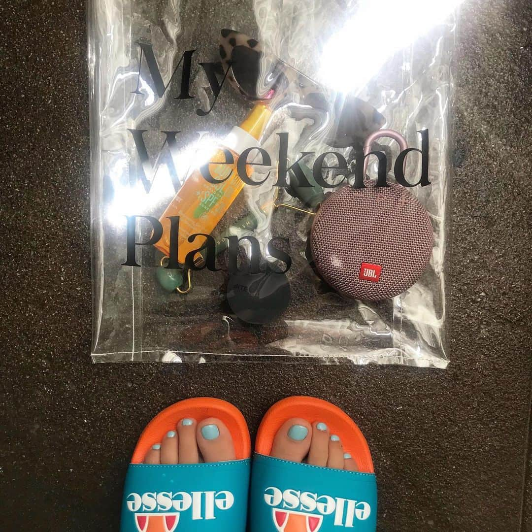 RIEHATAさんのインスタグラム写真 - (RIEHATAInstagram)「Have a wonderful weekend everyone! 🌞🐳🧡 #MyWeekendPlans 👣🎶」5月18日 13時37分 - riehata