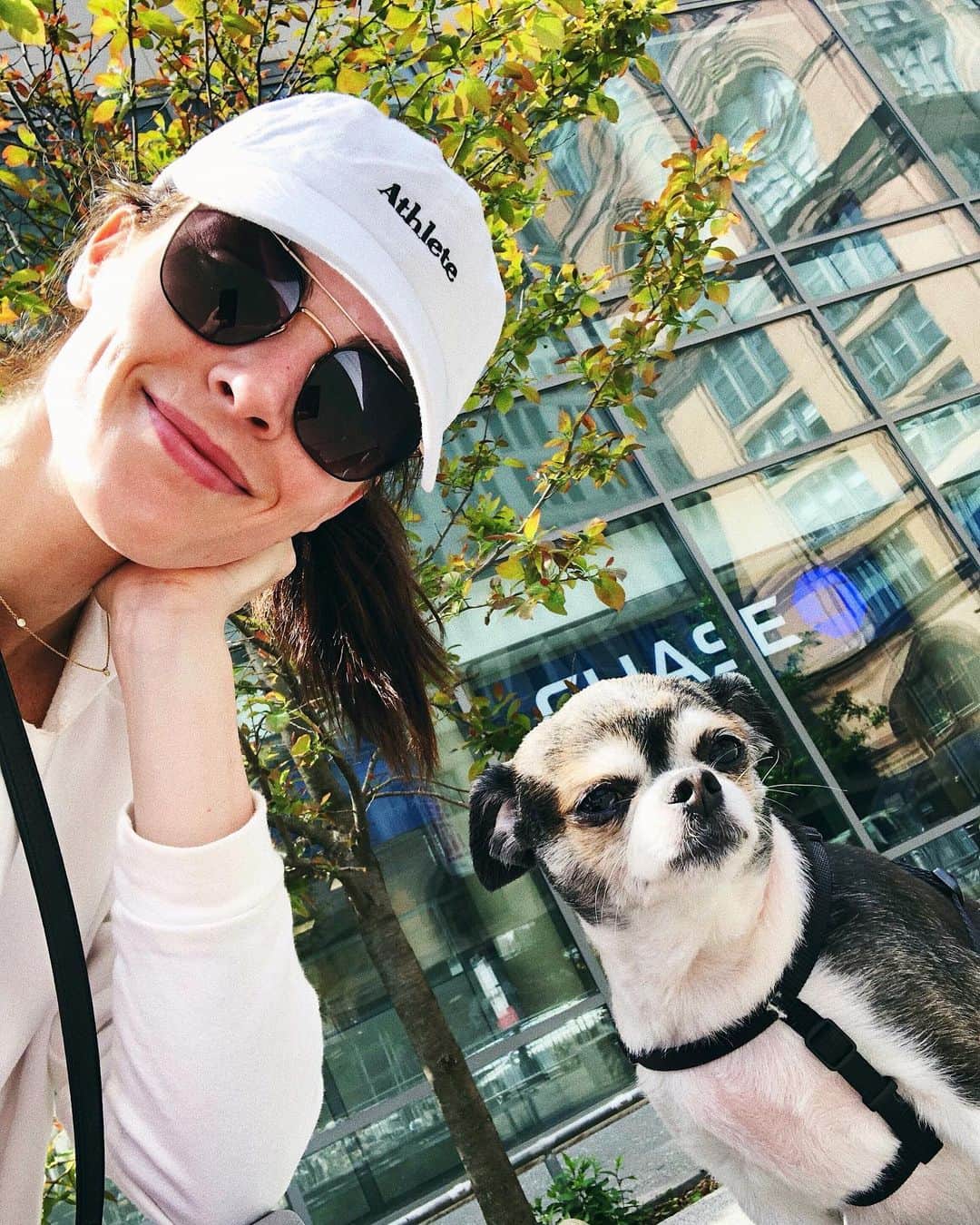 ヒラリー・ローダのインスタグラム：「Hope everyone has a spectacular Saturday! ☀️🌈💖」