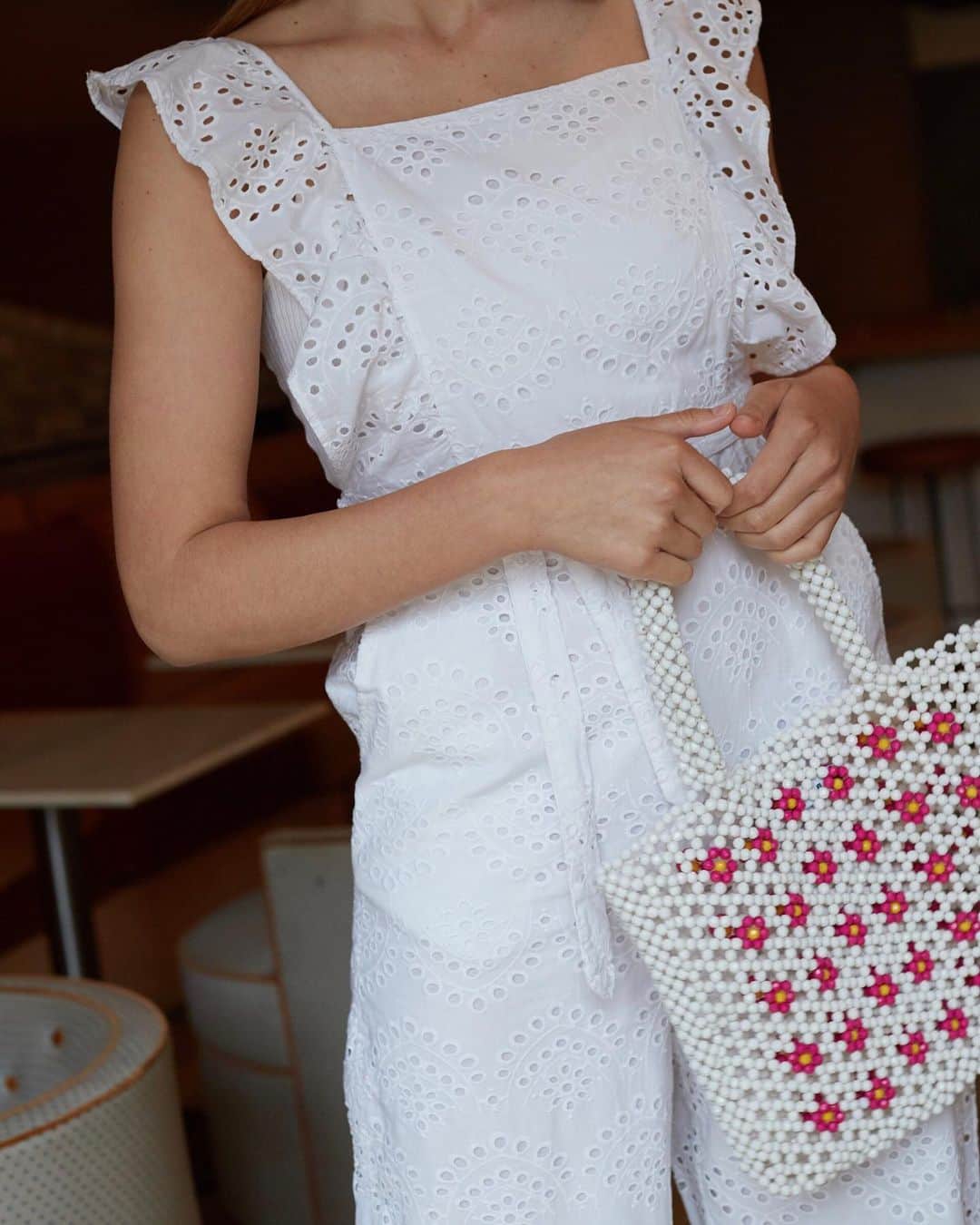 Nordstromさんのインスタグラム写真 - (NordstromInstagram)「Twice as nice: play with textures by teaming this easy-does-it eyelet with this summer’s must-have beaded tote👌🏼」5月19日 0時32分 - nordstrom