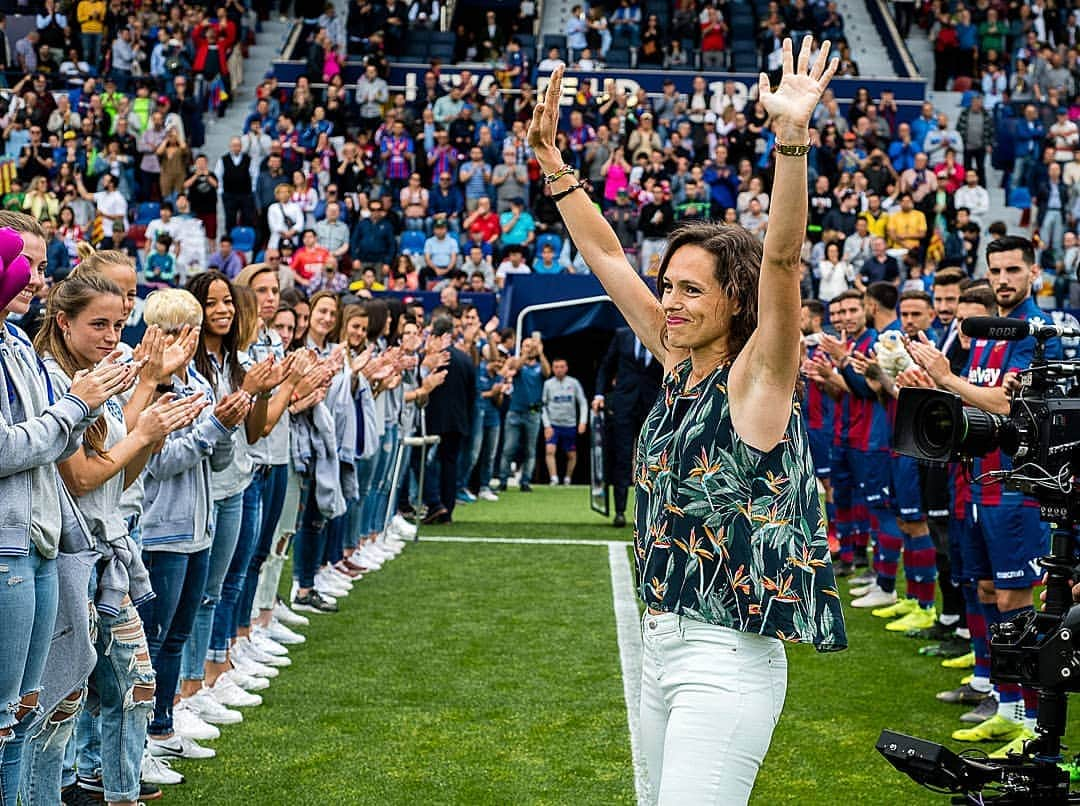 レバンテUDさんのインスタグラム写真 - (レバンテUDInstagram)「¡Gr4cias @sprim4! #OrgullGranota 🐸 ---- #LevanteUD #Laliga #LaLigaSantander #LigaIberdrola #futbol #Football #MachoLevante #ElClubQuePortemAlCor 💙❤」5月18日 23時16分 - levanteud