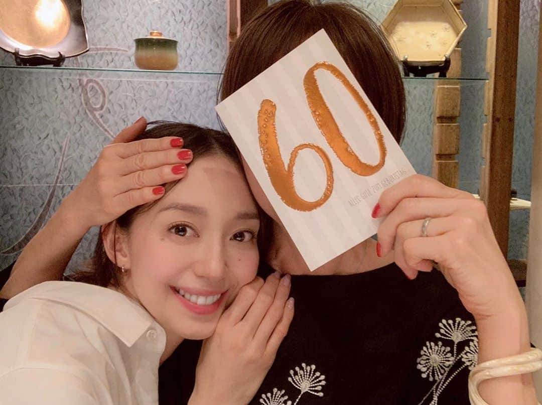 松島花さんのインスタグラム写真 - (松島花Instagram)「: 今日は母の還暦の誕生日でした❤️ お祝いに家族でお寿司を食べに行ったよ🍣🥢🥂㊗️🎊 : おめでとう🥰いつまでも元気でいてね❣️ 愛してるよ〜💋💋💋 #母 #還暦 #誕生日 #2019 #518 #happybirthday #mother #60」5月18日 23時11分 - hana_matsushima_official