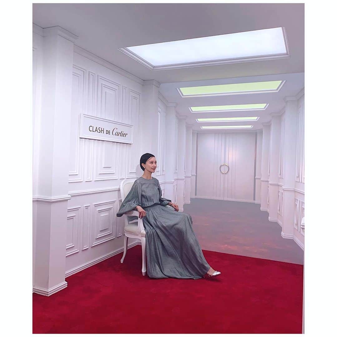 愛可さんのインスタグラム写真 - (愛可Instagram)「・ カルティエの新しいジュエリー 『Clash de Cartier』の発表をお祝いするパーティへ ・ ・ 女性の持つ優美さと、強さ。 その二面性“Duality”を秘めた革新的なジュエリーシリーズ。 ・ ・ 定番のラブブレスにも、細くて華奢なタイプが🌟 ・ ・ 『クラッシュ ドゥ カルティエ』のデビューを記念したポップアップショップは5月26日まで、原宿のコープオリンピア横の地下鉄の出入り口を挟んだ隣にオープンしています。 ・ ・ #clashdecartier  #cartiertokyo #クラッシュドゥカルティエ」5月18日 23時12分 - aikick