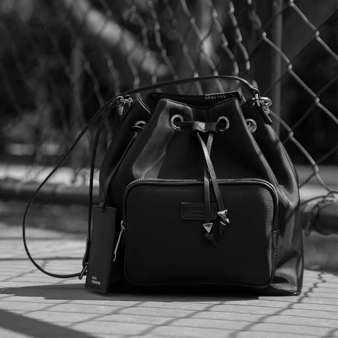 Schutzのインスタグラム：「Bag me please! 🖤 #schutznylonedition #schutzhandbags」