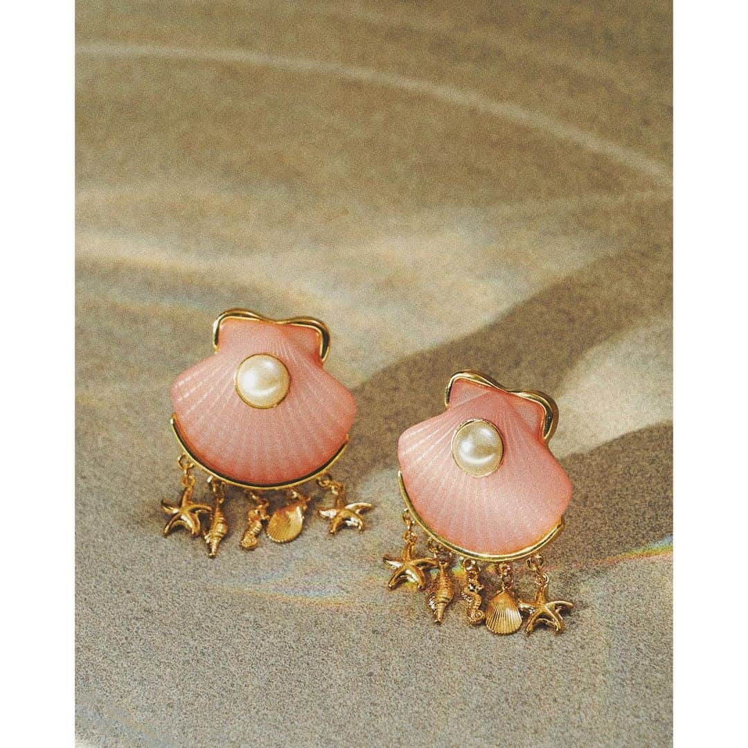 Lily Brownさんのインスタグラム写真 - (Lily BrownInstagram)「- shell motifs -﻿﻿﻿﻿﻿﻿﻿﻿﻿﻿﻿﻿﻿﻿ ﻿ 5.16(THU) ～ 5.20(MON) 23:59 ﻿ ONLINE STORE/LUMINE CARD　﻿ 10％OFF Campaign﻿ ﻿﻿ #lilybrown #リリーブラウン﻿﻿ #summer #summercollection﻿﻿ ﻿﻿﻿ #vintage #vintagefuture ﻿#店頭入荷中」5月18日 23時25分 - lily_brown_official