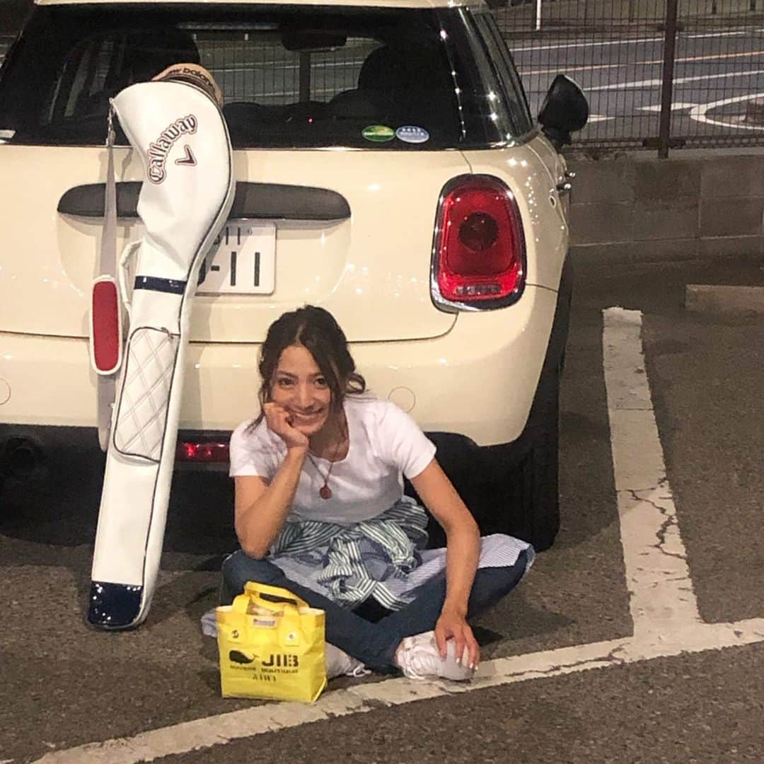 那須愛里さんのインスタグラム写真 - (那須愛里Instagram)「昨日の夜はゴルフの打ちっぱなし練習🏌️‍♀️⛳️﻿ ﻿ ドライバーがなかなか﻿うまくいかない😭💦﻿ バックスウィングから直したぁーい!!﻿ レッスン通わないとかな？﻿ ﻿ Tshirts// #UNIQLO #ユニクロ﻿ shirts// #ZARA  #ザラ﻿ denim// #YANUK #YANUKdenim #ヤヌーク﻿ #ヤヌークデニム﻿ shoes// #NIKE #ナイキ﻿﻿﻿ bag// #JIB﻿ #ジブ﻿﻿ accessories// #HERMES #エルメス ﻿﻿﻿ ﻿﻿ ﻿﻿ ﻿ #fashion #instafashion﻿﻿﻿﻿﻿﻿﻿﻿﻿﻿﻿﻿﻿﻿﻿﻿﻿﻿﻿﻿﻿﻿﻿﻿﻿﻿﻿﻿ #coordinate #outfit #ootd﻿﻿﻿ #fashionlover﻿﻿﻿﻿﻿﻿﻿﻿﻿﻿﻿﻿﻿﻿﻿﻿﻿﻿﻿﻿﻿﻿ #mewsootd﻿﻿﻿ #162cm #162センチコーデ﻿﻿﻿﻿﻿﻿﻿﻿﻿﻿﻿﻿﻿﻿﻿﻿﻿﻿﻿﻿﻿﻿﻿﻿﻿﻿﻿﻿ #シンプルコーデ﻿﻿﻿﻿﻿﻿﻿﻿﻿﻿﻿﻿﻿﻿﻿﻿﻿﻿﻿﻿﻿﻿﻿﻿﻿﻿ ﻿﻿#カジュアルコーデ﻿﻿﻿﻿﻿﻿﻿﻿﻿﻿﻿﻿﻿﻿﻿﻿﻿﻿﻿﻿﻿ #大人カジュアル﻿﻿﻿﻿﻿﻿﻿﻿﻿﻿﻿」5月18日 23時17分 - aaairixoxo