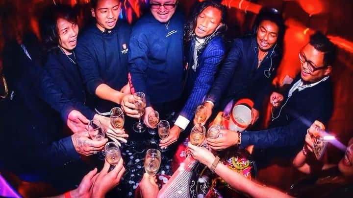 鈴木まりなのインスタグラム：「  DJ終わったあと TKのみんながサプライズで お誕生日お祝いしてくれました😍🎉  巨大バースデープレートにドンペリ🔥🔥  ありがとうございました💛   #tkshibuya #birthday #party #nightout  #dj #girlsdj #femaledj #asiandj #Japanesedj #djlife #djingismylife #djinglife #djlifestyle」