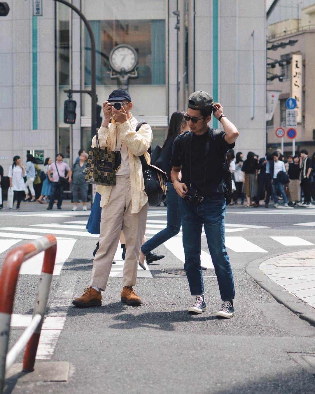 yukiのインスタグラム：「これが今日最後の写真だぁ！！ ㅤㅤㅤㅤㅤㅤㅤㅤㅤㅤㅤㅤㅤ 朝早くに行く新宿は割と好きだったし、 いい喫茶店を知ることもできたし、 ワクワクが止まらない話をたくさんできたし。 いい一日でした。」
