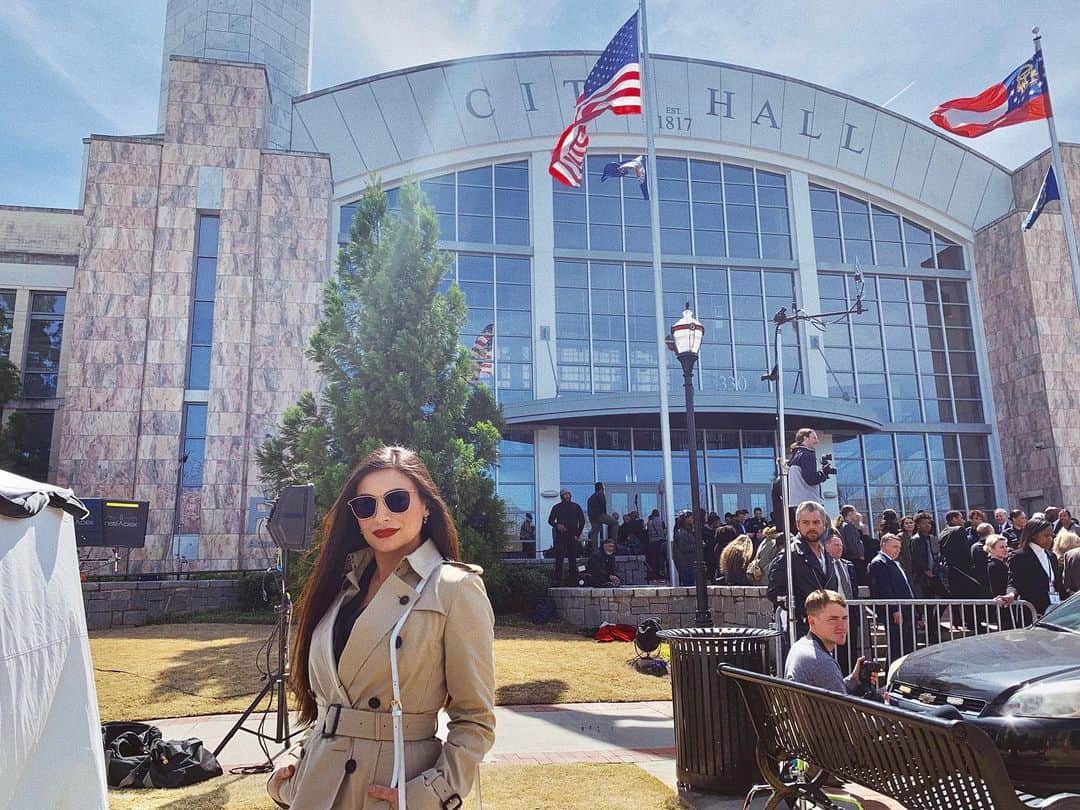 Ana Brenda Contrerasのインスタグラム：「I’m vacationing but #LaCristal is slaying picking up al Hubby de la Jail now on @netflix 🌎 what did you think of this ep? One more to go and bye bye! 🤷🏻‍♀️ // Siempre Perra nunca In perra para recoger al marido de la cárcel . ¿Ya vieron el nuevo ep? Uno y se acaba esta temporada... 😘😘」