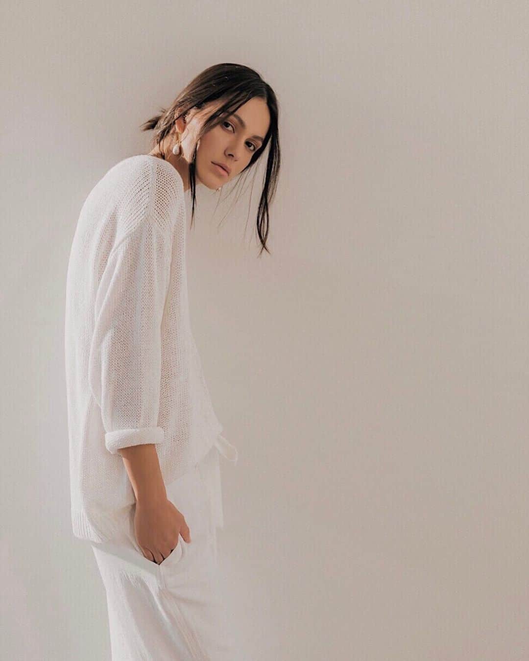 のインスタグラム：「Made for summer: Our Arama Vee is the ultimate versatile layering piece of the season.」