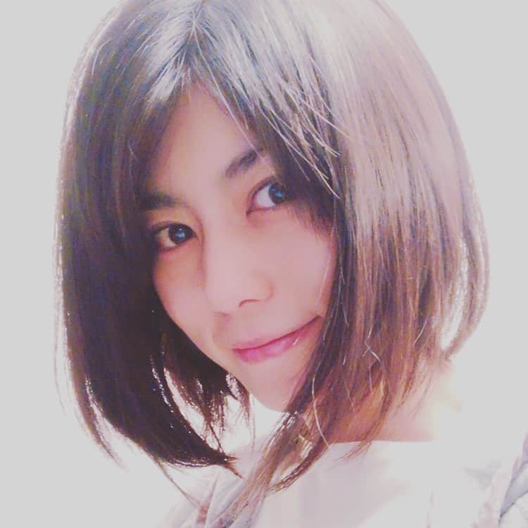 芳野友美さんのインスタグラム写真 - (芳野友美Instagram)「昨日の無茶振りに付き合ってくれてありがとーーー♪皆さん流石！面白い🤣 大喜利の投げかけハマりそうです（笑） さて！明日は2番組出演だよ❤︎見てね！ ●5/19(日)21:00〜21:54 #日本テレビ 「#行列のできる法律相談所 」再現出演！ ●5/19（日）22:00〜22:49 #bsプレミアムドラマ 「#おしい刑事 」第3話出演！」5月18日 23時30分 - yumi_yoshino_1980