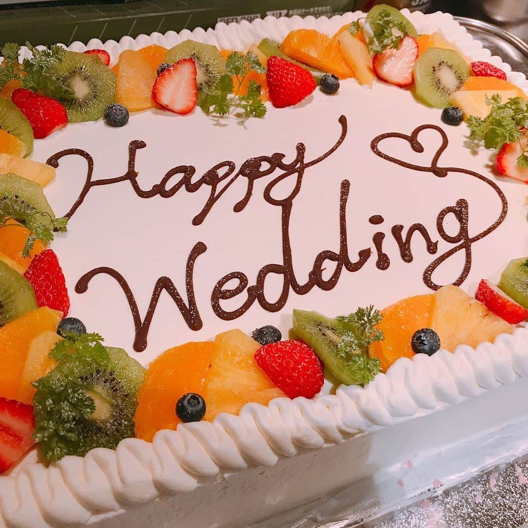 のインスタグラム：「本日はブライダルでした！ハッピーウエディング！ とても笑顔が素敵な新郎新婦さんでした☺️ 末永くお幸せに(^-^) #大阪#梅田#阪急#グランドビル#夜景#景色#シーフード#トラットリア#Sdining#ディナー#ランチ#ブライダル#結婚式#二次会#ウェディングケーキ#ハッピーウエディング#末永くお幸せに」