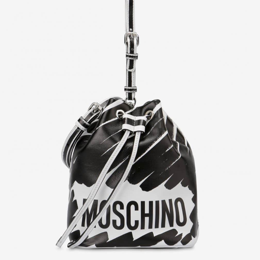 Moschinoさんのインスタグラム写真 - (MoschinoInstagram)「Moschino Milano summer bags on Moschino.com and Moschino Shops #moschino @itsjeremyscott」5月18日 23時36分 - moschino