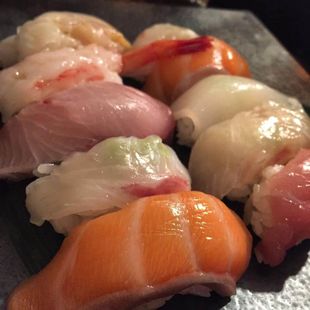 のインスタグラム：「握り寿司特訓中のため、連日の寿司のまかない！嬉しすぎる😂#個室#イーマ#photooftheday #instafood #instagood #photographer #和食#ブライダル#居酒屋#梅田#いいね#まかない#osaka#ランチ#予約#米活#女子会#宴会#日本酒#阪神百貨店#駅近#サプライズ#ママ会」