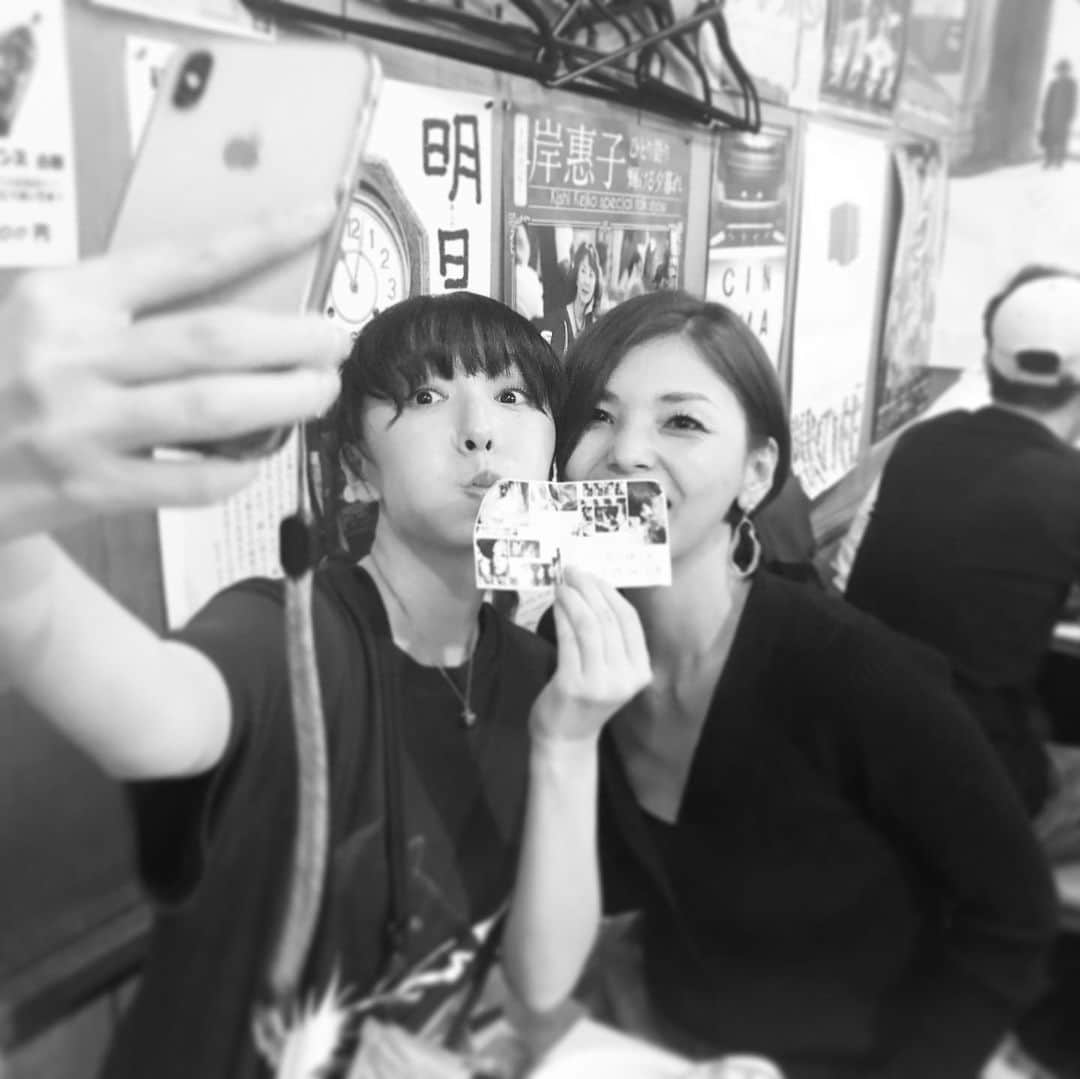 dorlisさんのインスタグラム写真 - (dorlisInstagram)「舞台後の幸野紘子嬢@coffeegirlと😚 #dorlis #幸野紘子 #ドブ恋 #ドブ恋10 #斎藤工 #舞台 #最高 #下北沢タウンホール #明日までやってる #観てほしい #たくさんのラブの形 #自撮り #してるところを撮られる なら撮ってもらえばいいのに #ショートヘア #ショート女子 #ハンサムショート」5月18日 23時38分 - dorlis0223