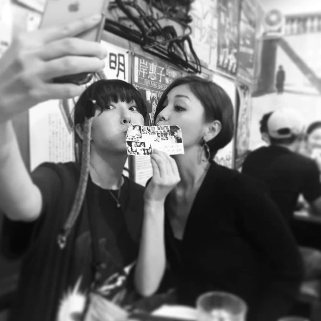 dorlisさんのインスタグラム写真 - (dorlisInstagram)「舞台後の幸野紘子嬢@coffeegirlと😚 #dorlis #幸野紘子 #ドブ恋 #ドブ恋10 #斎藤工 #舞台 #最高 #下北沢タウンホール #明日までやってる #観てほしい #たくさんのラブの形 #自撮り #してるところを撮られる なら撮ってもらえばいいのに #ショートヘア #ショート女子 #ハンサムショート」5月18日 23時38分 - dorlis0223