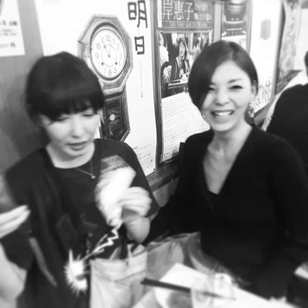 dorlisさんのインスタグラム写真 - (dorlisInstagram)「舞台後の幸野紘子嬢@coffeegirlと😚 #dorlis #幸野紘子 #ドブ恋 #ドブ恋10 #斎藤工 #舞台 #最高 #下北沢タウンホール #明日までやってる #観てほしい #たくさんのラブの形 #自撮り #してるところを撮られる なら撮ってもらえばいいのに #ショートヘア #ショート女子 #ハンサムショート」5月18日 23時38分 - dorlis0223