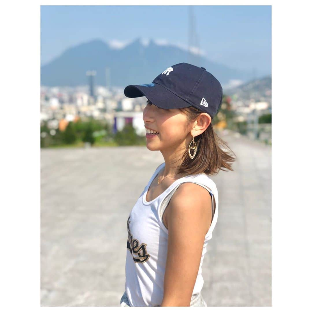 宮崎瑠依さんのインスタグラム写真 - (宮崎瑠依Instagram)「おはよっ！ メキシコは朝です🇲🇽 今日は、野球の試合が休み。 夫もオフなので一緒にお出かけします😉  この写真、奥に見えるのはモンテレイのシンボルの山⛰ モンテレイの街が一望できる 景色の良い丘の上で撮った写真です✨  日本の皆さん、おやすみなさい😴  #monterrey #モンテレイ #メキシコ旅行 #瑠依旅」5月18日 23時40分 - ruimiyazaki