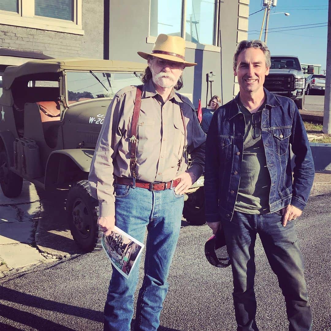 のインスタグラム：「Colonel was cruzin’ early this morning @columbiacarsandcoffee debuting the recently completed restoration of his 1941 Command Car.  Thank you to @columbiamotoralley and @mikewolfeamericanpicker for hosting such a #stellar event!! 🤠🤜🏻 #commandcar #instacars #instacar #carsandcoffee #carsofinstagram #carsofinsta #restoredcar #picker #carshow #carshows #leather #leathergoods #handmade #handcrafted #mycolstyle #colonellittleton #tennessee #muletown #columbiatn #motoralley #madeinusa #americanmade #madeinamerica」