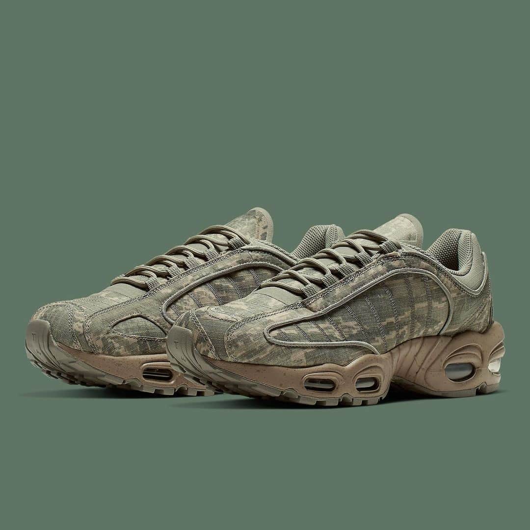 Sneaker Newsさんのインスタグラム写真 - (Sneaker NewsInstagram)「The Air Max Tailwind IV gets dressed in full digi-Camo patterns. Some slight modifications to the build include an unlined tongue, speckled midsoles, and ripstop nylon uppers. For a closer look, tap the link in our bio.」5月18日 23時44分 - sneakernews
