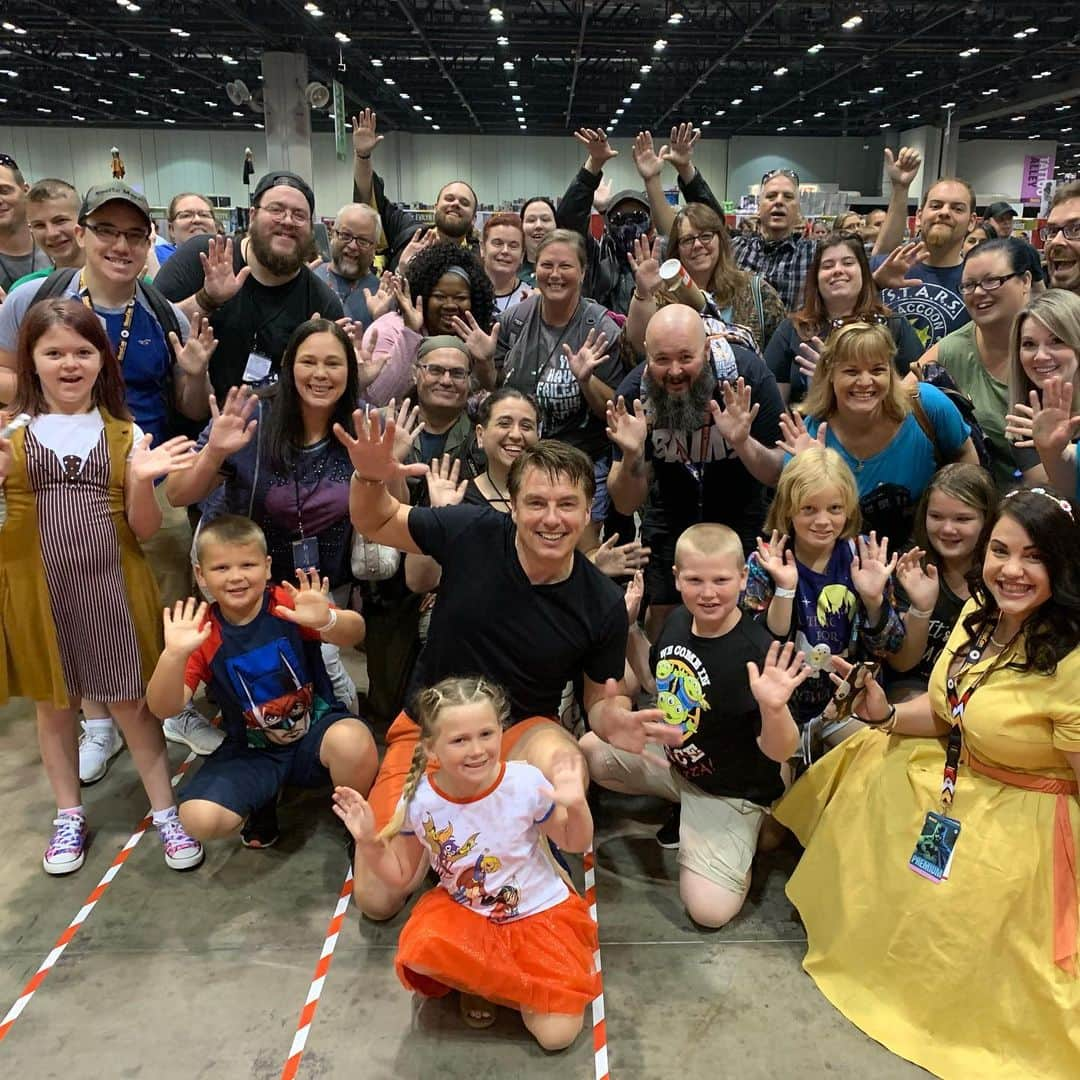 ジョン・バロウマンさんのインスタグラム写真 - (ジョン・バロウマンInstagram)「Good morning @officialmegacon #orlando come out and have some fun with us today:) JB #WHOVIAN #doctorwho #torchwood #arrow」5月18日 23時44分 - johnscotbarrowman