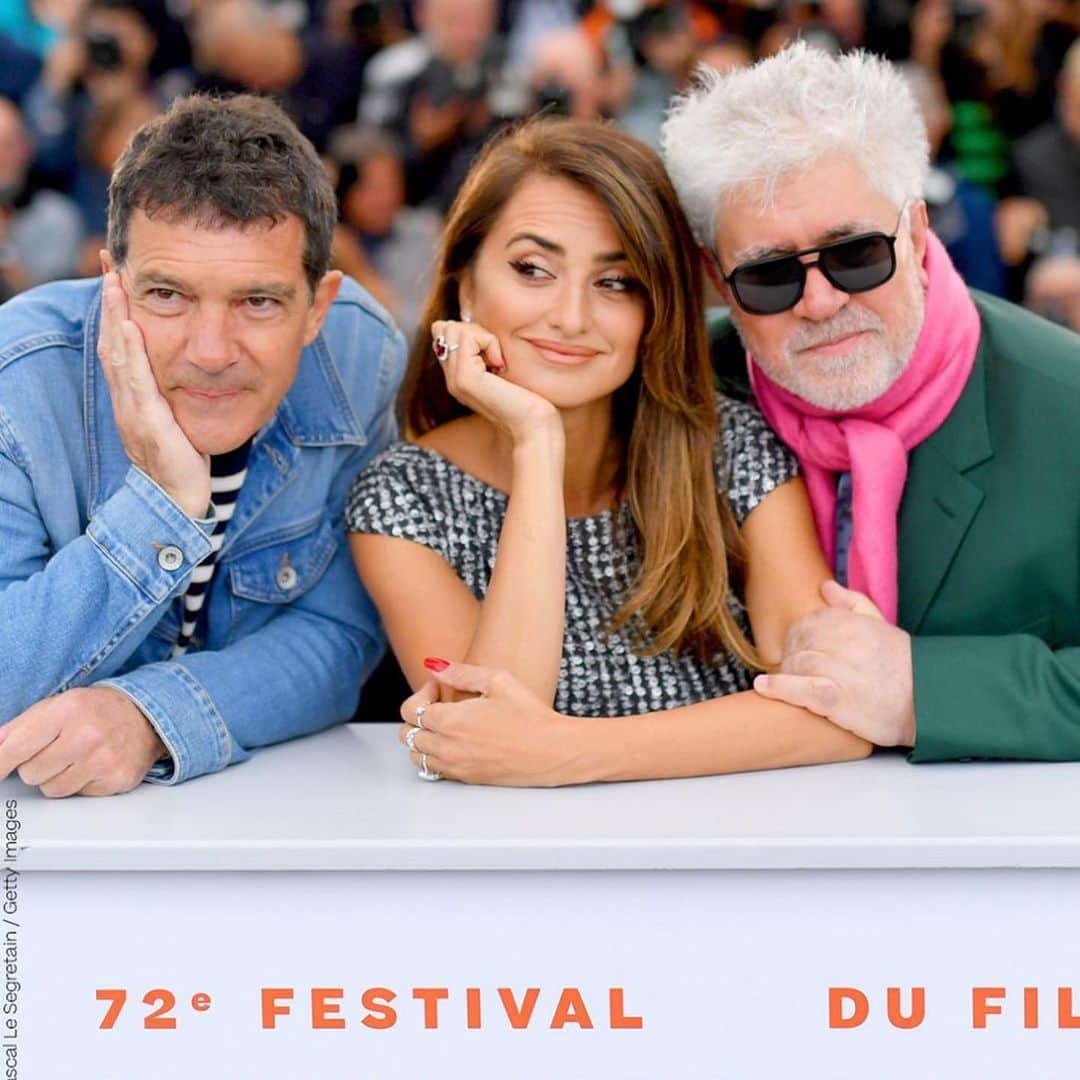 アントニオ・バンデラスさんのインスタグラム写真 - (アントニオ・バンデラスInstagram)「Esta mañana en Cannes  #Repost @festivaldecannes ・・・ Photocall de DOLOR Y GLORIA DOULEUR ET GLOIRE de Pedro Almodóvar 📸 — Photocall of DOLOR Y GLORIA (PAIN AND GLORY) by Pedro Almodóvar 📸 — with Antonio Banderas, Penélope Cruz & Pedro Almodóvar — #Cannes2019 #Photocall #Competition #DoloryGloria #PenelopeCruz #douleuretgloire #painandglory #dolorygloria #pedroalmodovar」5月18日 23時45分 - antoniobanderas