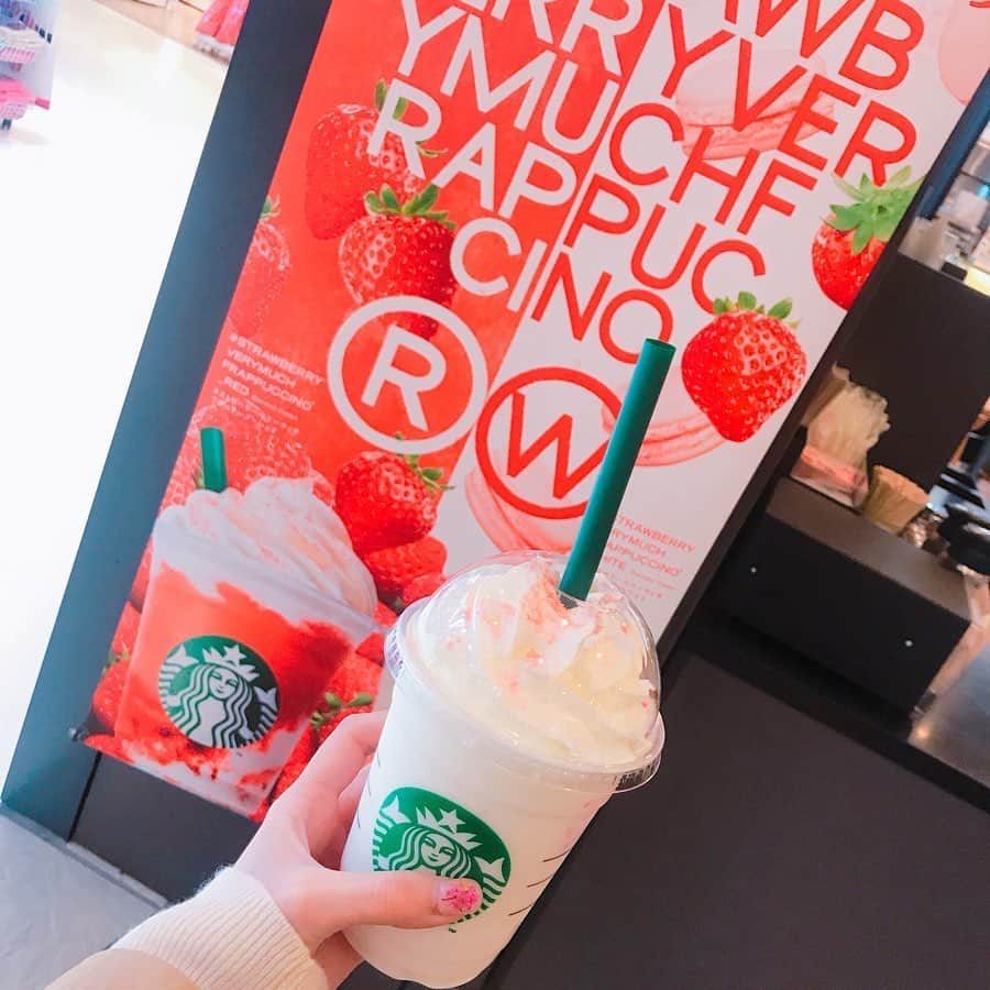 清水佐紀さんのインスタグラム写真 - (清水佐紀Instagram)「#スタバ #strawberryverymuchfrappuccino  #🍓 . 結局RED4杯、WHITE2杯飲んだかな??? #ストロベリーアンドダージリンタルト  も最高美味しかったぁぁ🥰」5月18日 23時46分 - saki___shimizu