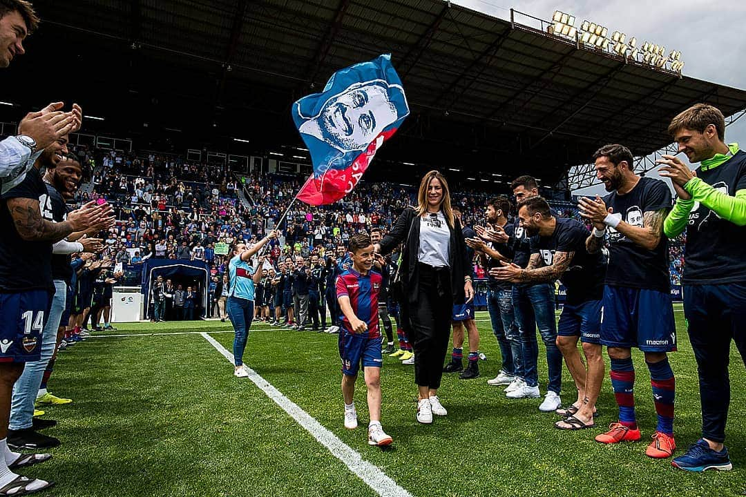 レバンテUDさんのインスタグラム写真 - (レバンテUDInstagram)「¡Eterno Pedro! #GraciasPedro #OrgullGranota 🐸 ---- #MachoLevante #LevanteUD #Laliga #LaLigaSantander #LevanteAtleti #futbol #football #ElClubQuePortemAlCor 💙❤」5月18日 23時47分 - levanteud