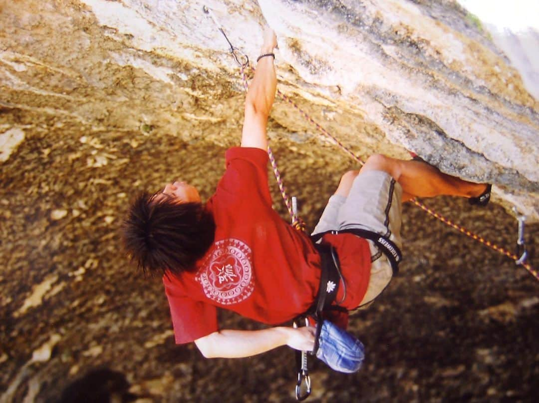 伊東秀和さんのインスタグラム写真 - (伊東秀和Instagram)「2005年💫フランス🇫🇷 #climbingrocks #climber #climbing #enjoy #懐かしの写真 #当時はチームプラナ」5月18日 23時49分 - hide9a2019