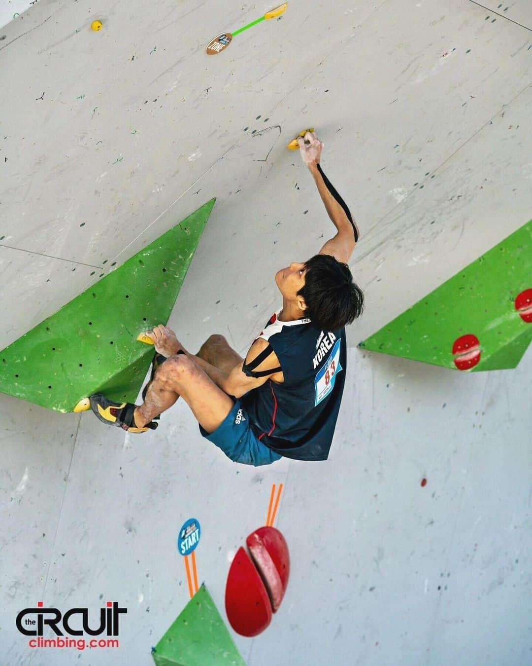 チョン・ジョンウォンさんのインスタグラム写真 - (チョン・ジョンウォンInstagram)「Go to semi final Munich bouldering worldcup✅ Last night I was so sick So I thought about didn’t compete Qualification round but I think I made a good choice😅 Now my body getting better I’ll fight hard tomorrow semi final 📸 @thecircuitclimbing  @adidas @adidasterrex  #adidas #adidasterrex #ifscwc」5月18日 23時49分 - chonjongwon96