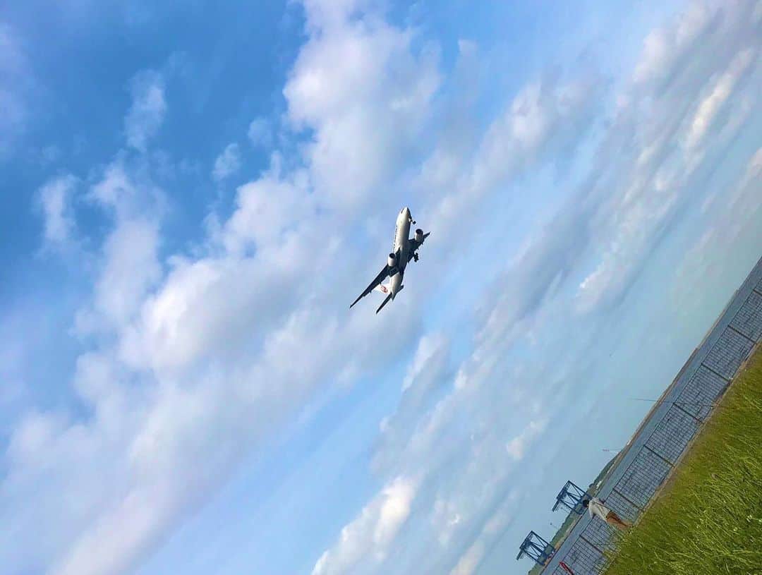 長澤彩子さんのインスタグラム写真 - (長澤彩子Instagram)「海、飛行機、音楽、お昼寝、食、友達。 私の大好きを詰め込んだ1日。  #城南島海浜公園 #JAL #plane #HND #つるとんたん #鬼瓦 #bestie」5月18日 23時49分 - ayako212nagasawa
